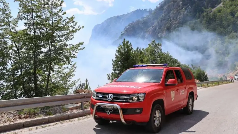Borba sa vatrom kod Čapljine i Konjica: Tri požara i dalje aktivna, vatrogasci na terenu